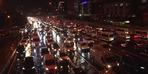 Şiddetli yağmur İstanbul'u vurdu!  Trafik durma noktasına geldi  
